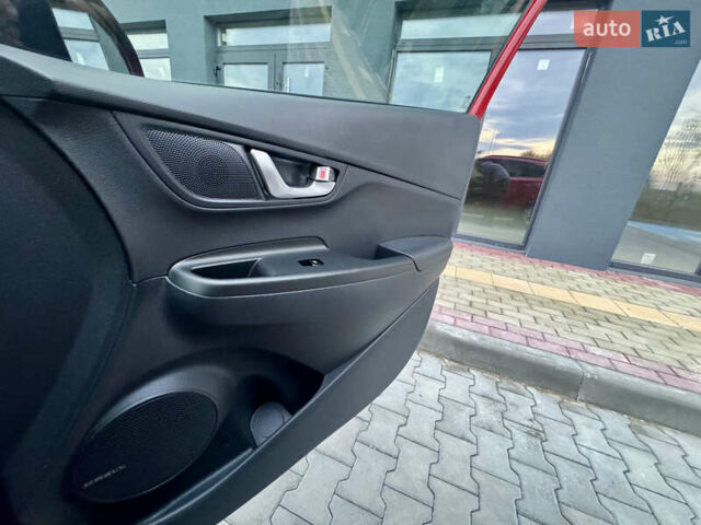 Красный Хендай Kona Electric, объемом двигателя 0 л и пробегом 161 тыс. км за 17999 $, фото 18 на Automoto.ua