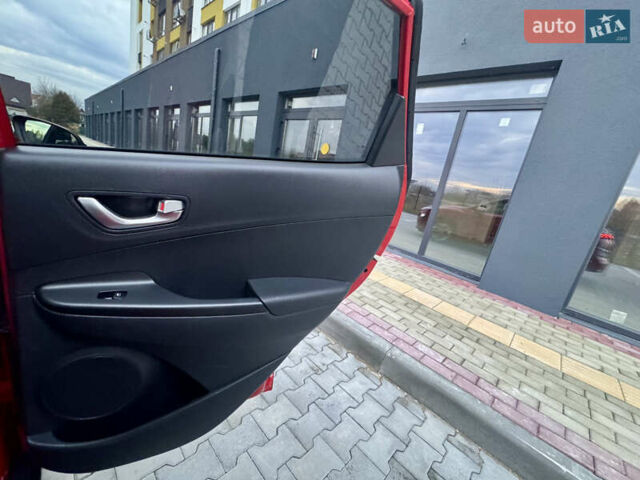 Красный Хендай Kona Electric, объемом двигателя 0 л и пробегом 161 тыс. км за 17999 $, фото 27 на Automoto.ua