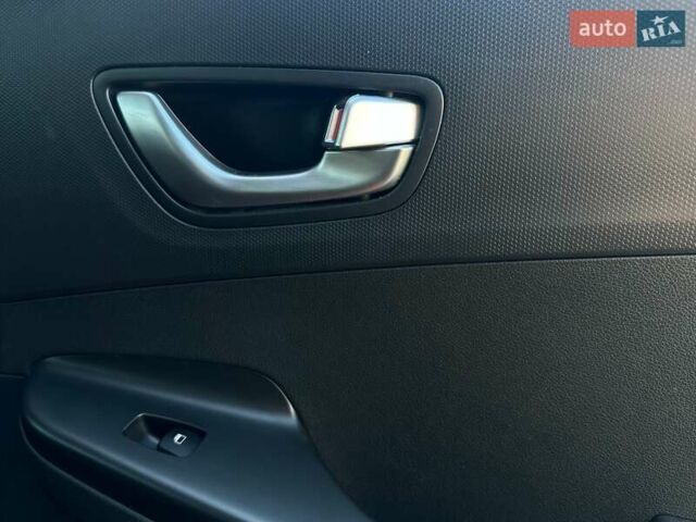 Красный Хендай Kona Electric, объемом двигателя 0 л и пробегом 86 тыс. км за 20600 $, фото 54 на Automoto.ua