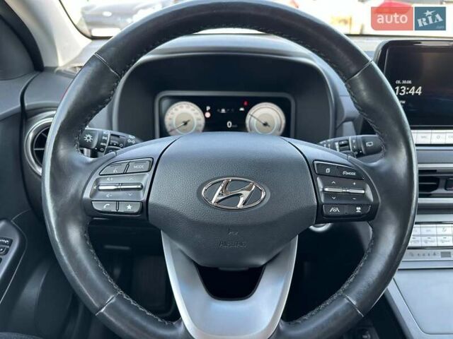 Красный Хендай Kona Electric, объемом двигателя 0 л и пробегом 113 тыс. км за 19900 $, фото 39 на Automoto.ua