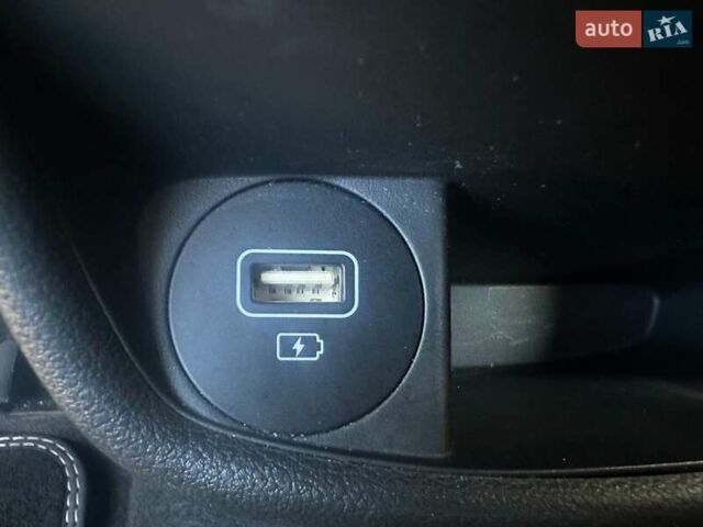 Красный Хендай Kona Electric, объемом двигателя 0 л и пробегом 86 тыс. км за 20600 $, фото 32 на Automoto.ua