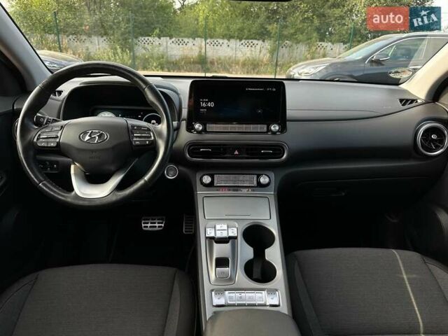 Красный Хендай Kona Electric, объемом двигателя 0 л и пробегом 113 тыс. км за 19900 $, фото 31 на Automoto.ua