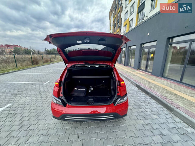 Красный Хендай Kona Electric, объемом двигателя 0 л и пробегом 161 тыс. км за 17999 $, фото 14 на Automoto.ua
