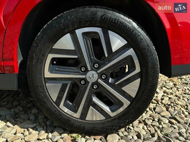 Красный Хендай Kona Electric, объемом двигателя 0 л и пробегом 113 тыс. км за 19900 $, фото 29 на Automoto.ua