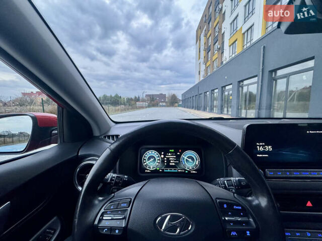 Красный Хендай Kona Electric, объемом двигателя 0 л и пробегом 161 тыс. км за 17999 $, фото 41 на Automoto.ua