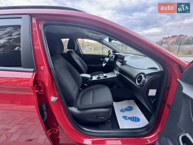 Красный Хендай Kona Electric, объемом двигателя 0 л и пробегом 161 тыс. км за 17999 $, фото 19 на Automoto.ua