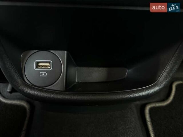 Красный Хендай Kona Electric, объемом двигателя 0 л и пробегом 113 тыс. км за 19900 $, фото 68 на Automoto.ua