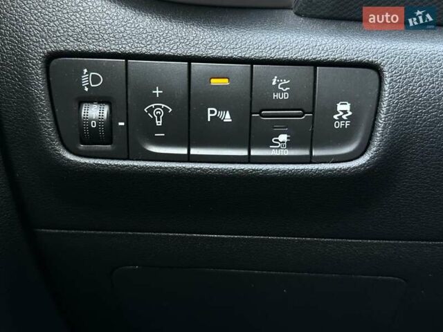 Красный Хендай Kona Electric, объемом двигателя 0 л и пробегом 113 тыс. км за 19900 $, фото 8 на Automoto.ua