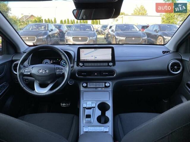 Красный Хендай Kona Electric, объемом двигателя 0 л и пробегом 105 тыс. км за 20200 $, фото 32 на Automoto.ua