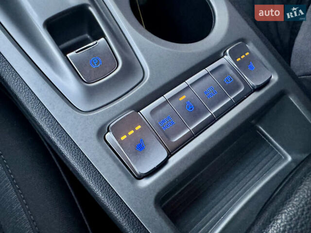 Красный Хендай Kona Electric, объемом двигателя 0 л и пробегом 161 тыс. км за 17999 $, фото 38 на Automoto.ua