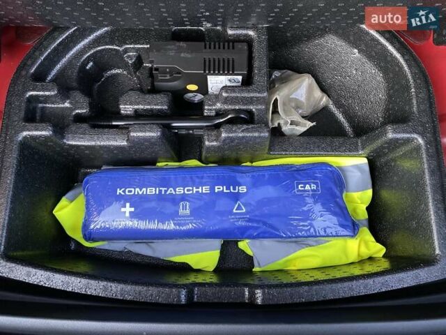 Красный Хендай Kona Electric, объемом двигателя 0 л и пробегом 105 тыс. км за 20200 $, фото 66 на Automoto.ua