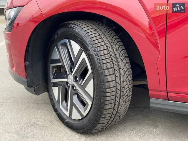 Красный Хендай Kona Electric, объемом двигателя 0 л и пробегом 67 тыс. км за 19999 $, фото 38 на Automoto.ua