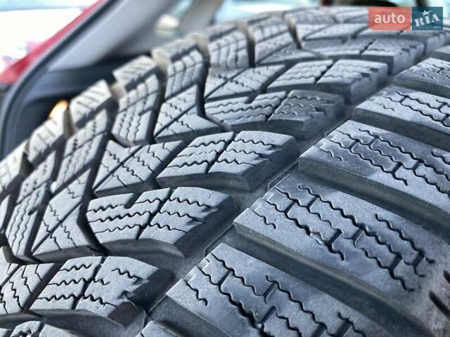 Красный Хендай Kona Electric, объемом двигателя 0 л и пробегом 113 тыс. км за 19900 $, фото 3 на Automoto.ua