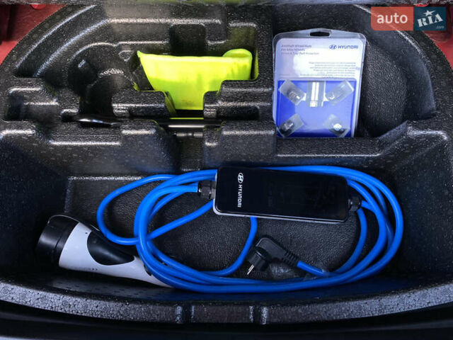 Червоний Хендай Kona Electric, об'ємом двигуна 0 л та пробігом 52 тис. км за 23200 $, фото 87 на Automoto.ua