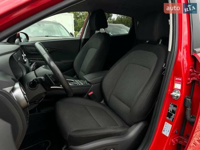 Красный Хендай Kona Electric, объемом двигателя 0 л и пробегом 86 тыс. км за 20600 $, фото 15 на Automoto.ua