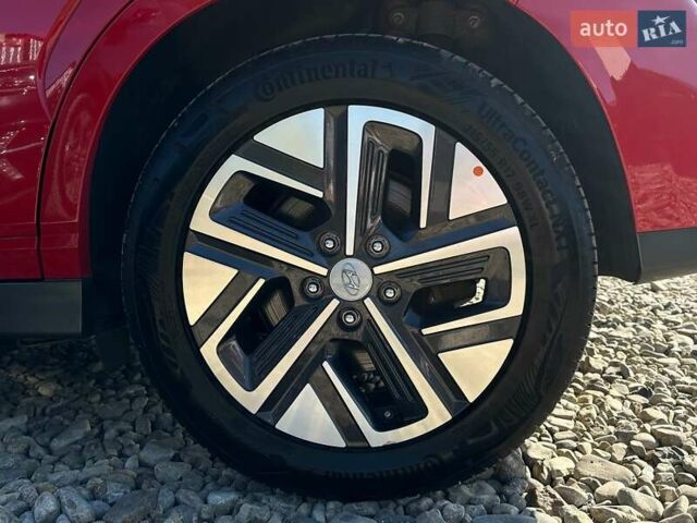 Красный Хендай Kona Electric, объемом двигателя 0 л и пробегом 86 тыс. км за 20600 $, фото 13 на Automoto.ua