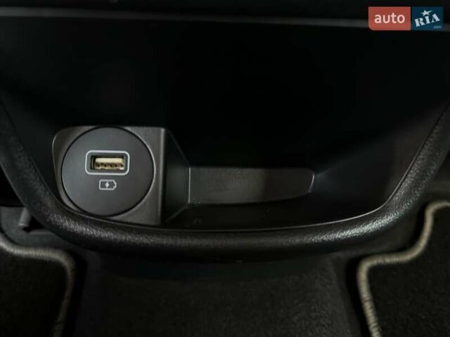 Красный Хендай Kona Electric, объемом двигателя 0 л и пробегом 113 тыс. км за 19900 $, фото 64 на Automoto.ua