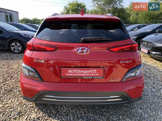 Красный Хендай Kona Electric, объемом двигателя 0 л и пробегом 105 тыс. км за 20200 $, фото 15 на Automoto.ua