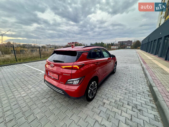 Красный Хендай Kona Electric, объемом двигателя 0 л и пробегом 161 тыс. км за 17999 $, фото 3 на Automoto.ua