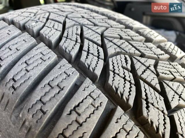 Красный Хендай Kona Electric, объемом двигателя 0 л и пробегом 105 тыс. км за 20500 $, фото 4 на Automoto.ua