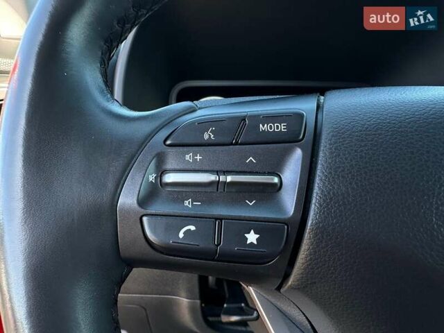 Красный Хендай Kona Electric, объемом двигателя 0 л и пробегом 86 тыс. км за 20600 $, фото 28 на Automoto.ua