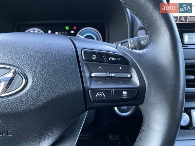 Красный Хендай Kona Electric, объемом двигателя 0 л и пробегом 105 тыс. км за 20200 $, фото 6 на Automoto.ua