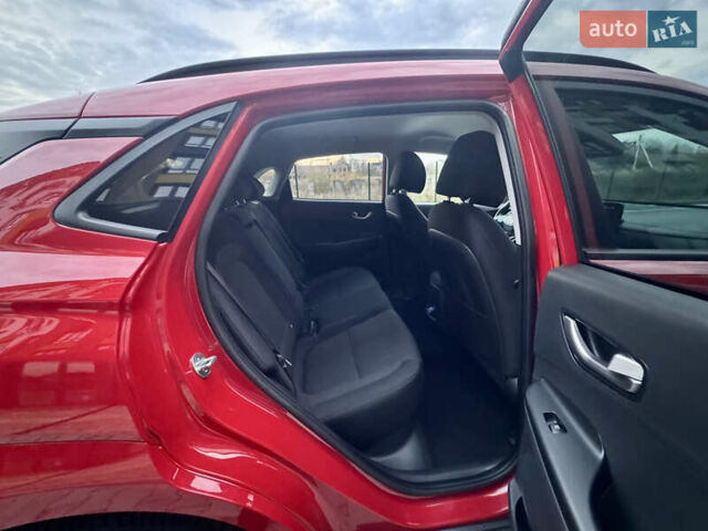 Красный Хендай Kona Electric, объемом двигателя 0 л и пробегом 161 тыс. км за 17999 $, фото 28 на Automoto.ua