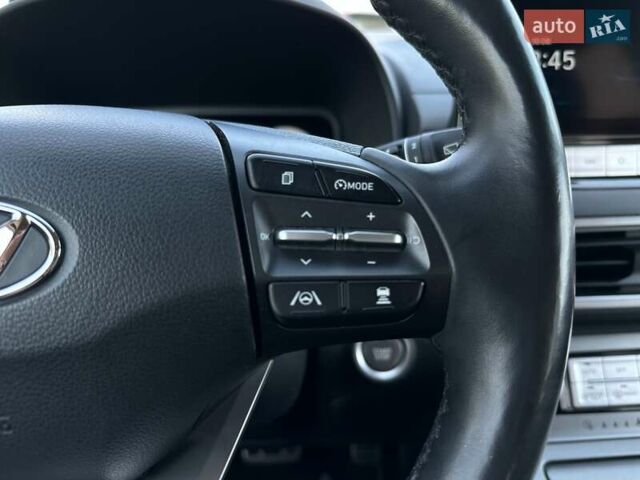 Красный Хендай Kona Electric, объемом двигателя 0 л и пробегом 113 тыс. км за 19900 $, фото 11 на Automoto.ua