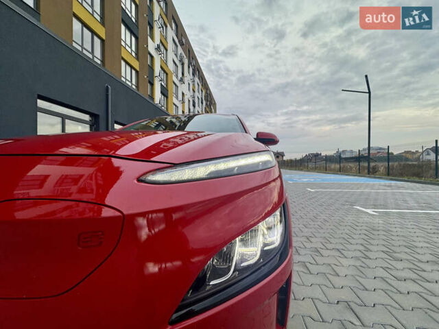 Красный Хендай Kona Electric, объемом двигателя 0 л и пробегом 161 тыс. км за 17999 $, фото 7 на Automoto.ua