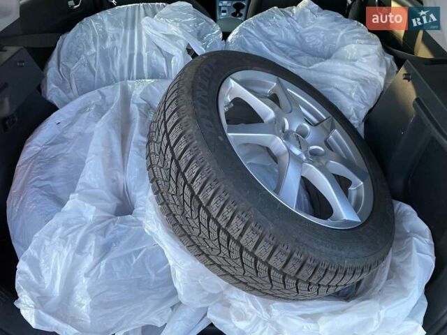 Красный Хендай Kona Electric, объемом двигателя 0 л и пробегом 113 тыс. км за 19900 $, фото 1 на Automoto.ua