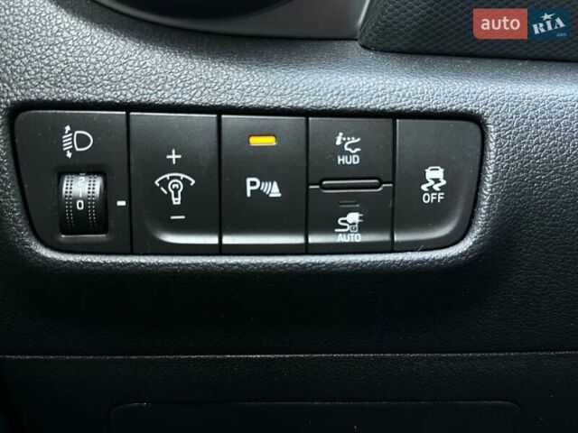 Красный Хендай Kona Electric, объемом двигателя 0 л и пробегом 113 тыс. км за 19900 $, фото 36 на Automoto.ua