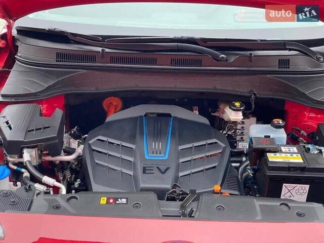 Красный Хендай Kona Electric, объемом двигателя 0 л и пробегом 67 тыс. км за 19999 $, фото 32 на Automoto.ua