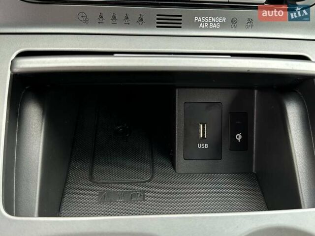 Красный Хендай Kona Electric, объемом двигателя 0 л и пробегом 86 тыс. км за 20600 $, фото 4 на Automoto.ua