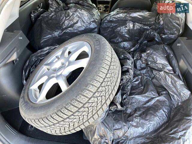 Красный Хендай Kona Electric, объемом двигателя 0 л и пробегом 105 тыс. км за 20500 $, фото 2 на Automoto.ua