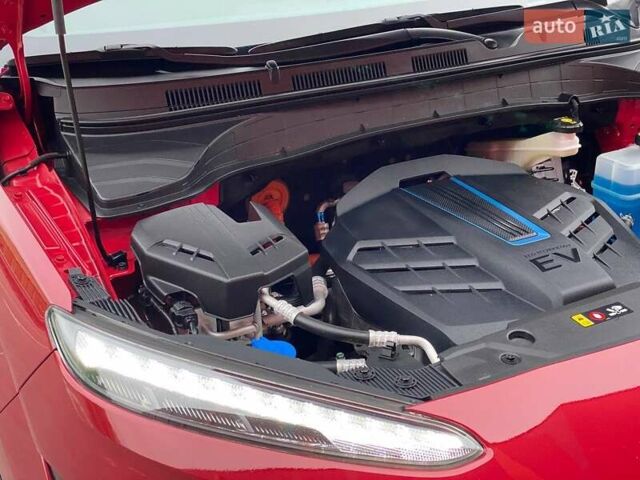 Красный Хендай Kona Electric, объемом двигателя 0 л и пробегом 67 тыс. км за 19999 $, фото 31 на Automoto.ua