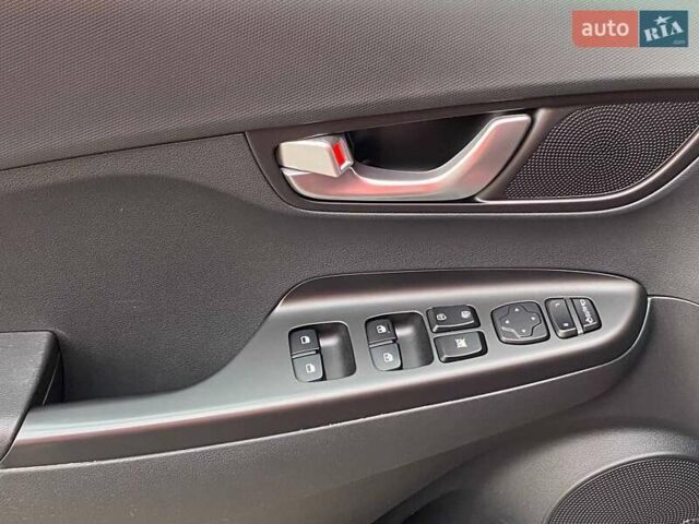 Красный Хендай Kona Electric, объемом двигателя 0 л и пробегом 67 тыс. км за 19999 $, фото 23 на Automoto.ua