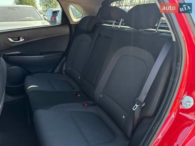 Красный Хендай Kona Electric, объемом двигателя 0 л и пробегом 86 тыс. км за 20600 $, фото 53 на Automoto.ua