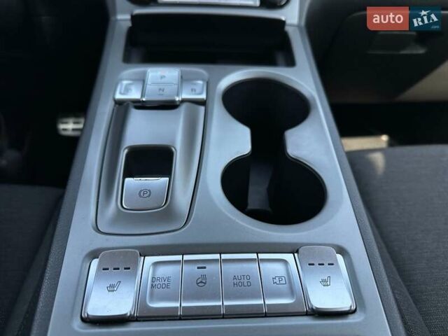 Красный Хендай Kona Electric, объемом двигателя 0 л и пробегом 113 тыс. км за 19900 $, фото 53 на Automoto.ua