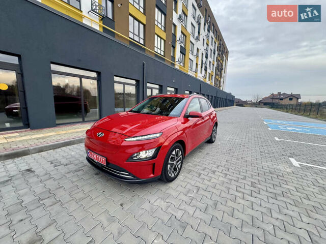 Красный Хендай Kona Electric, объемом двигателя 0 л и пробегом 161 тыс. км за 17999 $, фото 1 на Automoto.ua