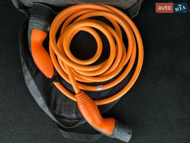 Красный Хендай Kona Electric, объемом двигателя 0 л и пробегом 113 тыс. км за 19900 $, фото 71 на Automoto.ua