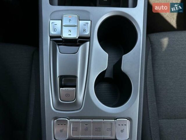 Красный Хендай Kona Electric, объемом двигателя 0 л и пробегом 113 тыс. км за 19900 $, фото 14 на Automoto.ua