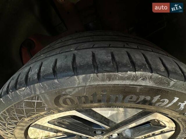 Красный Хендай Kona Electric, объемом двигателя 0 л и пробегом 113 тыс. км за 19900 $, фото 30 на Automoto.ua