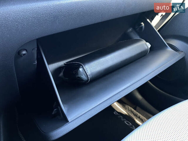 Червоний Хендай Kona Electric, об'ємом двигуна 0 л та пробігом 52 тис. км за 23200 $, фото 63 на Automoto.ua