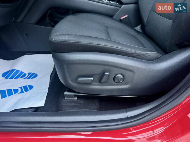 Красный Хендай Kona Electric, объемом двигателя 0 л и пробегом 161 тыс. км за 17999 $, фото 32 на Automoto.ua