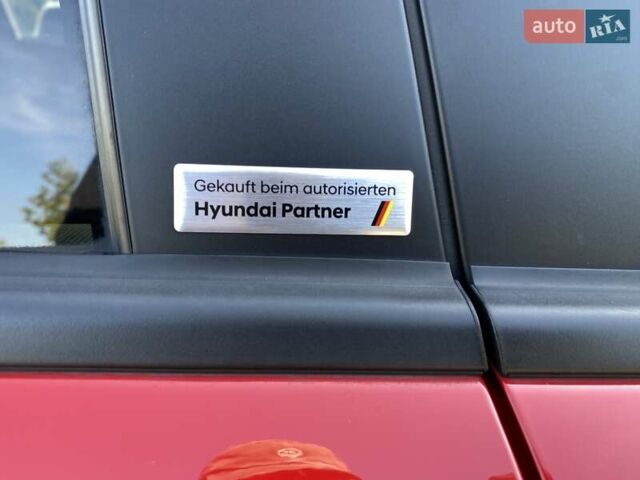 Красный Хендай Kona Electric, объемом двигателя 0 л и пробегом 105 тыс. км за 20500 $, фото 25 на Automoto.ua