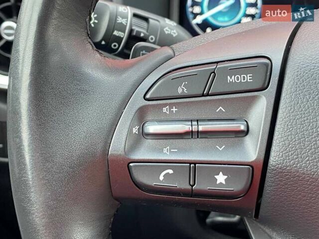 Красный Хендай Kona Electric, объемом двигателя 0 л и пробегом 67 тыс. км за 19999 $, фото 18 на Automoto.ua