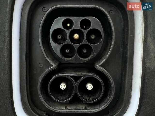 Красный Хендай Kona Electric, объемом двигателя 0 л и пробегом 86 тыс. км за 20600 $, фото 5 на Automoto.ua