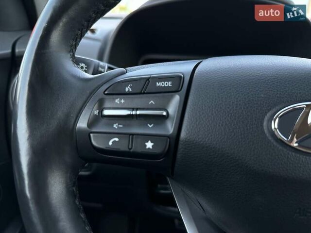 Красный Хендай Kona Electric, объемом двигателя 0 л и пробегом 113 тыс. км за 19900 $, фото 40 на Automoto.ua
