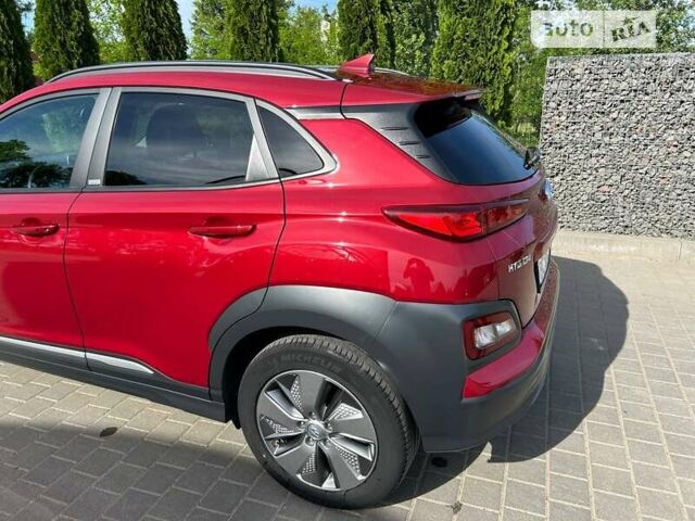 Красный Хендай Kona Electric, объемом двигателя 0 л и пробегом 56 тыс. км за 22300 $, фото 25 на Automoto.ua