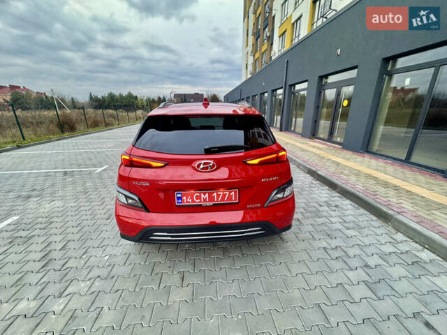 Красный Хендай Kona Electric, объемом двигателя 0 л и пробегом 161 тыс. км за 17999 $, фото 4 на Automoto.ua